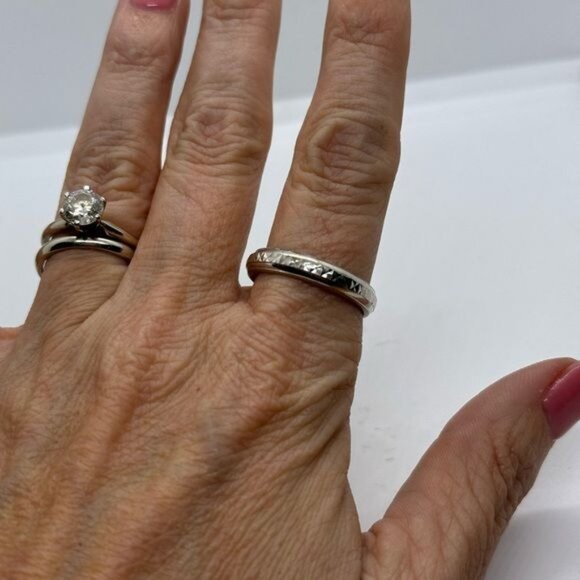 14K White Gold sz9 Faceted *reduced as the underside is dented, see last photo. - Picture 7 of 11